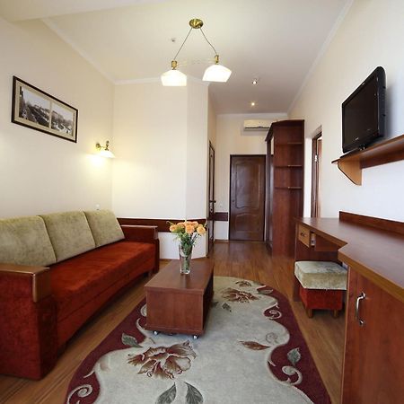 Соняхи Hotel Zimna Voda Екстериор снимка